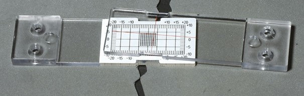 Crack monitoring in two directions